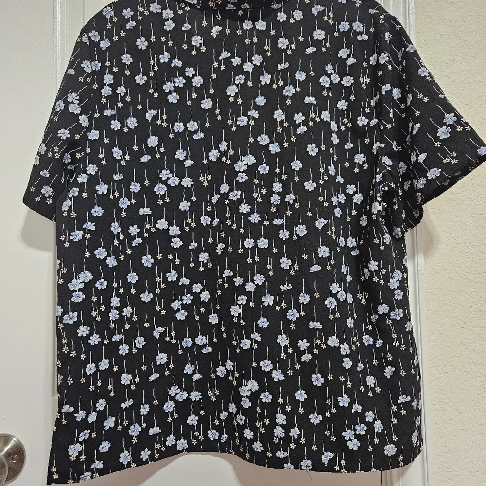 Sag Harbor Black and Blue Floral Shirt - Picture 5 of 9